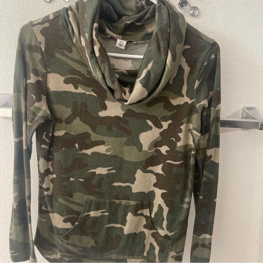 Adam Levine camo long sleeve sweater/shirt!